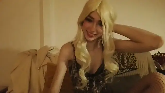 Snapshot of carmine_cate chatting on November 6, 2025, 9:19 pm carmine cate online show from November 6, 2025, 9:19 pm