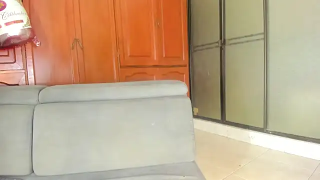 shopy horny online show from December 5, 2025, 7:07 am