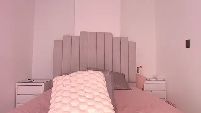 Snapshot of ellisrossi chatting on February 23, 2026, 7:14 pm ellisrossi online show from February 23, 2026, 7:14 pm