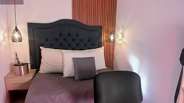 Snapshot of Hamilton_0 chatting on October 28, 2025, 9:14 pm Hamilton 0 online show from October 28, 2025, 9:14 pm