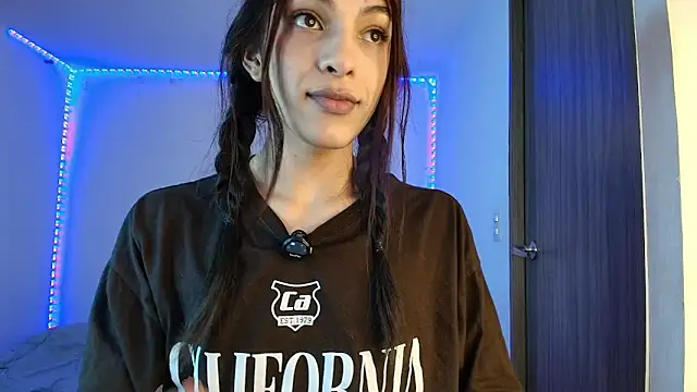 Snapshot of Arimoonn chatting on March 16, 2026, 11:18 pm Arimoonn online show from March 16, 2026, 11:18 pm