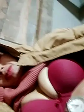 TRIEUTRIEU20 online show from December 4, 2025, 9:36 pm