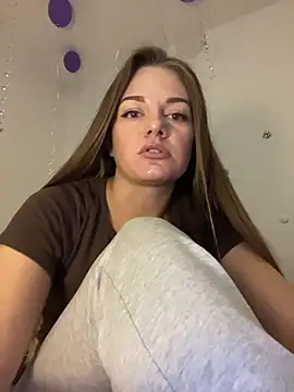 Snapshot of EllaMoonlight chatting on October 28, 2025, 4:17 pm EllaMoonlight online show from October 28, 2025, 4:17 pm