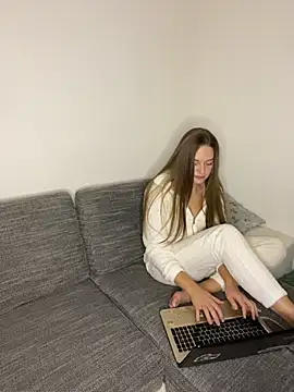 Snapshot of EllaMoonlight chatting on November 21, 2025, 10:53 pm EllaMoonlight online show from November 21, 2025, 10:53 pm