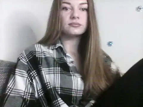 Snapshot of EllaMoonlight chatting on November 6, 2025, 9:19 pm EllaMoonlight online show from November 6, 2025, 9:19 pm