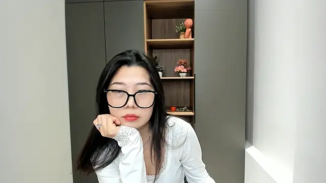 Snapshot of EllenFranklyn chatting on October 26, 2025, 8:04 am EllenFranklyn online show from October 26, 2025, 8:04 am