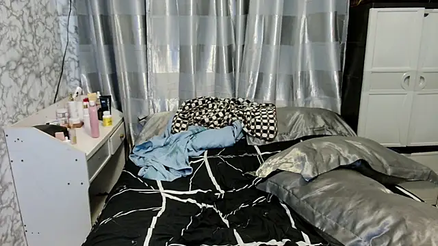 Snapshot of _Lachica_ chatting on April 6, 2026, 6:47 am Lachica online show from April 6, 2026, 6:47 am