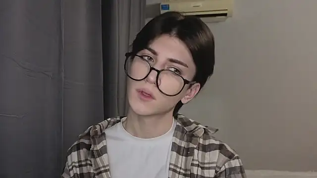 Oliver star boy  online show from November 12, 2025, 6:34 pm