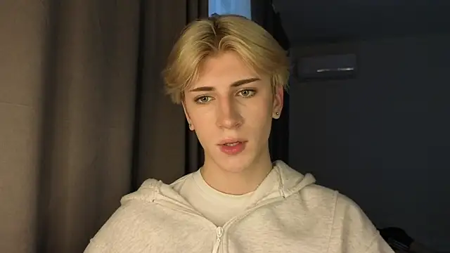 Oliver star boy  online show from May 25, 2026, 12:04 pm