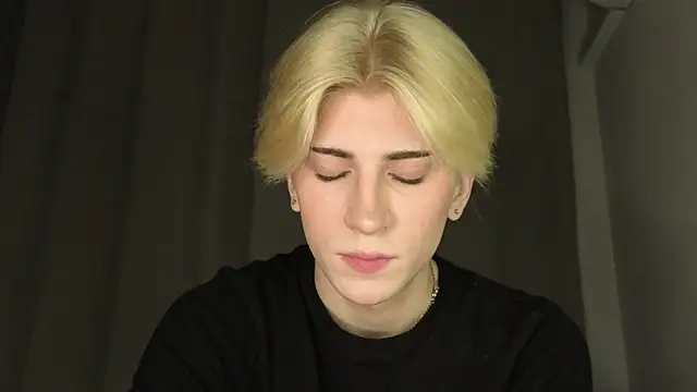 Oliver star boy  online show from May 11, 2026, 5:54 pm