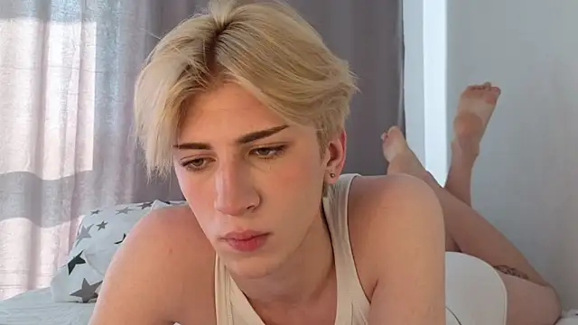 Oliver star boy  online show from May 26, 2026, 4:43 am