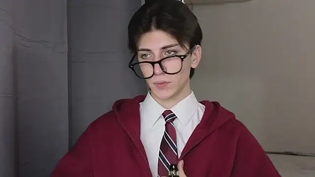 Oliver star boy  online show from November 9, 2025, 6:01 pm