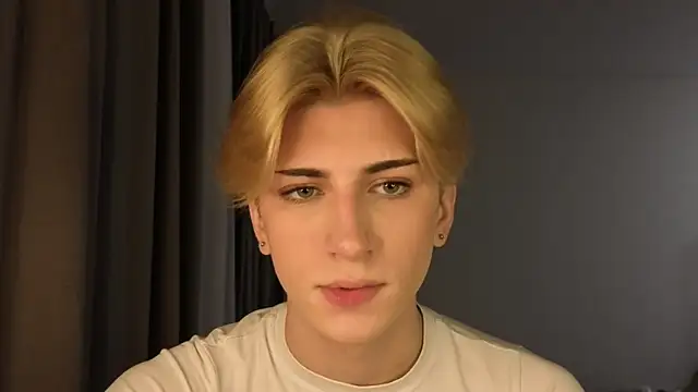 Oliver star boy  online show from May 7, 2026, 6:22 pm