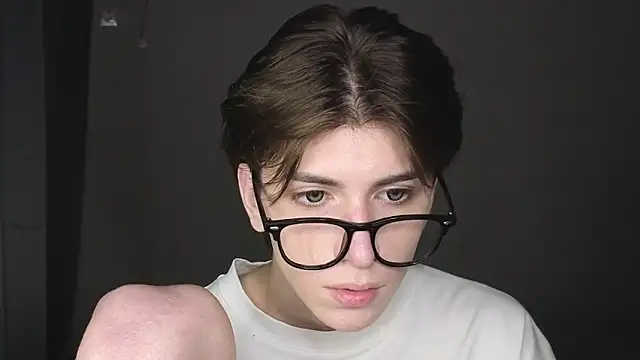 Oliver star boy  online show from October 26, 2025, 8:42 pm