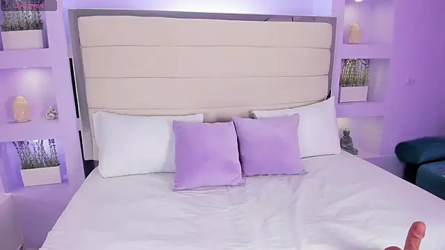 AmyColman  online show from January 14, 2026, 12:09 pm