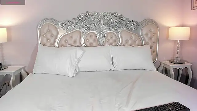 AmyColman  online show from February 19, 2026, 12:13 pm