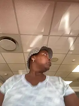 SweetCandy84 online show from February 18, 2026, 9:06 am