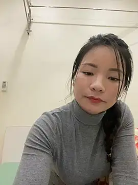 Bee Yellow00 online show from December 2, 2025, 4:36 am