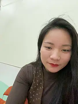 Bee Yellow00 online show from February 13, 2026, 4:45 am