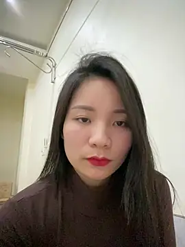 Bee Yellow00 online show from March 5, 2026, 4:42 am