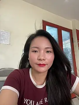 Snapshot of Bee_Yellow00 chatting on June 20, 2026, 4:28 am Bee Yellow00 online show from June 20, 2026, 4:28 am