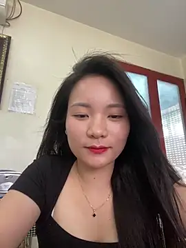 Bee Yellow00 online show from June 2, 2026, 6:02 am