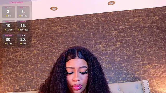 Snapshot of loana_vegas chatting on March 24, 2026, 4:29 pm loana vegas online show from March 24, 2026, 4:29 pm