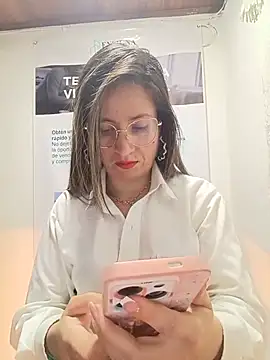 Snapshot of Valentina--1 chatting on May 28, 2026, 10:22 am Valentina--1 online show from May 28, 2026, 10:22 am