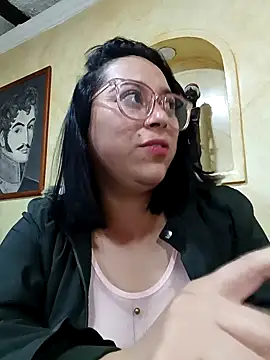 Caroline-17 online show from October 27, 2025, 2:40 pm