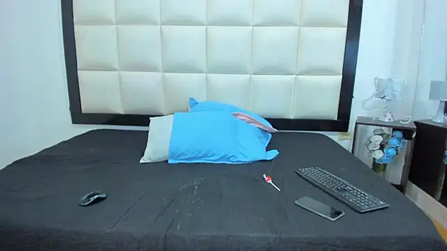 Snapshot of Cattalina_25 chatting on November 11, 2025, 8:03 pm Cattalina 25 online show from November 11, 2025, 8:03 pm