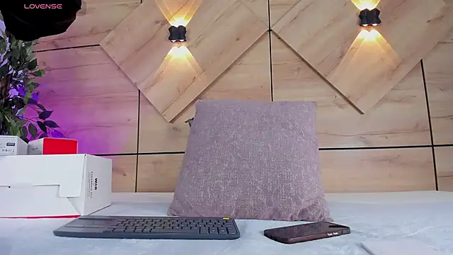 EmilyAllen 1 online show from February 5, 2026, 12:01 pm