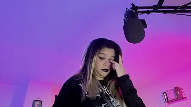 Snapshot of AshGraven chatting on February 18, 2026, 3:26 am AshGraven online show from February 18, 2026, 3:26 am