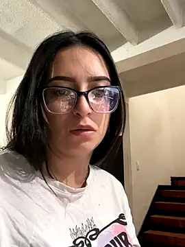 Kloe Novoa online show from November 26, 2025, 1:33 pm