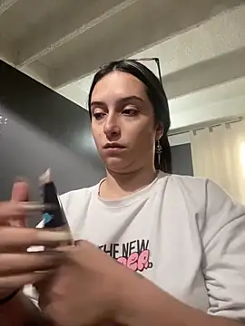 Kloe Novoa online show from December 17, 2025, 1:05 pm