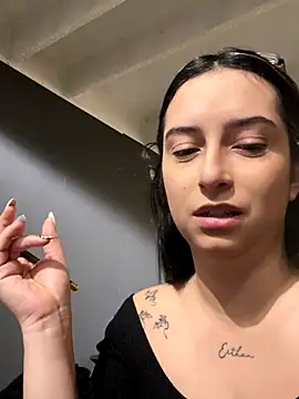 Kloe Novoa online show from December 18, 2025, 1:15 pm