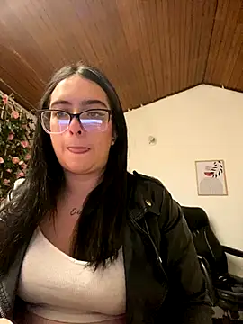 Kloe Novoa online show from November 4, 2025, 12:42 pm