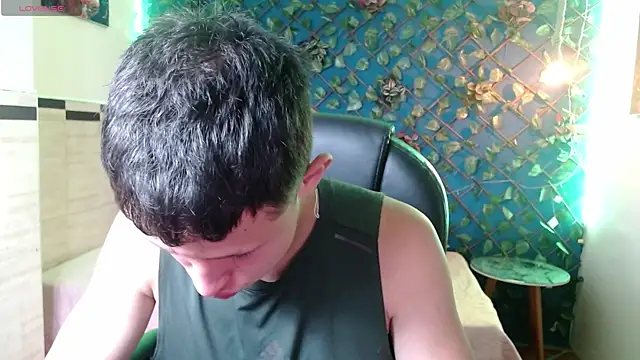 Garuo 18 online show from November 18, 2025, 3:10 am