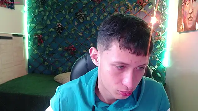 Garuo 18 online show from November 28, 2025, 3:17 am