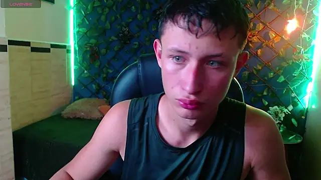 Garuo 18 online show from December 2, 2025, 6:42 pm