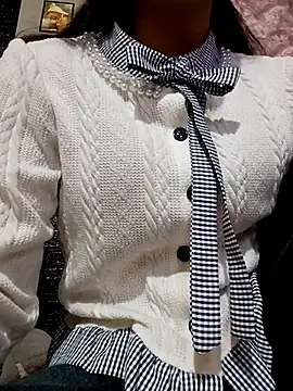 ezabel- online show from December 4, 2025, 1:43 pm