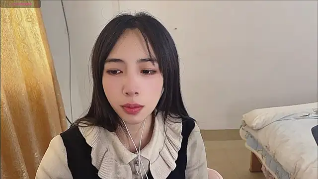 Snapshot of by-Hannah chatting on November 12, 2025, 5:11 am by-Hannah online show from November 12, 2025, 5:11 am