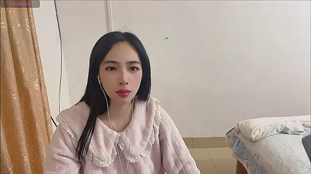 by-Hannah online show from November 9, 2025, 8:35 pm