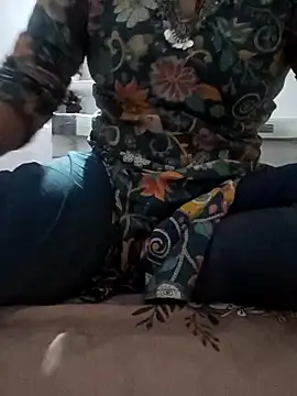 Best couple2001 online show from October 27, 2025, 2:29 pm