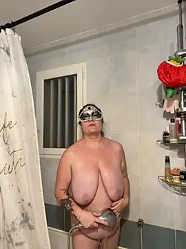 Snapshot of MlleKahh chatting on November 4, 2025, 8:12 pm MlleKahh online show from November 4, 2025, 8:12 pm