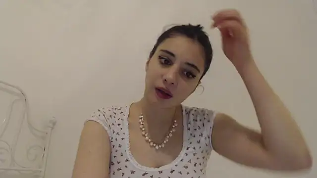 Snapshot of bellefleurrr chatting on March 17, 2026, 1:30 am bellefleurrr online show from March 17, 2026, 1:30 am