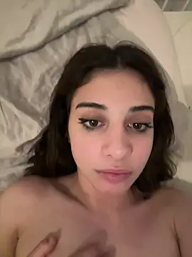 Snapshot of bellefleurrr chatting on June 8, 2026, 10:32 pm bellefleurrr online show from June 8, 2026, 10:32 pm