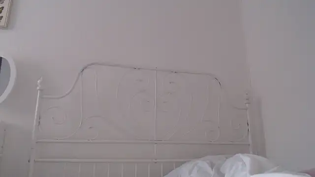 Snapshot of bellefleurrr chatting on April 1, 2026, 5:54 pm bellefleurrr online show from April 1, 2026, 5:54 pm