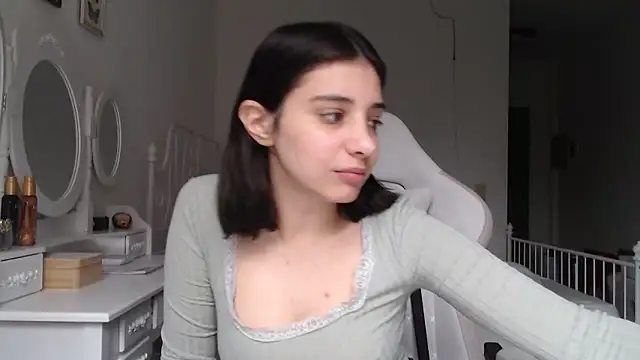 Snapshot of bellefleurrr chatting on April 4, 2026, 2:01 pm bellefleurrr online show from April 4, 2026, 2:01 pm