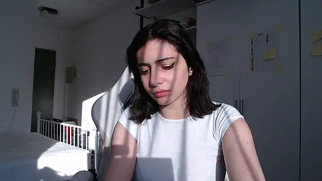 Snapshot of bellefleurrr chatting on April 28, 2026, 5:28 pm bellefleurrr online show from April 28, 2026, 5:28 pm