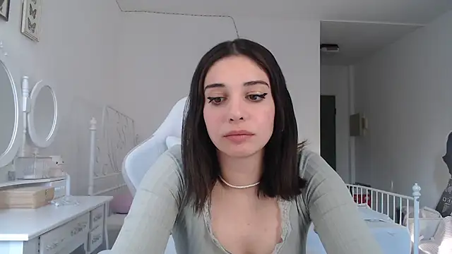 Snapshot of bellefleurrr chatting on May 8, 2026, 5:28 pm bellefleurrr online show from May 8, 2026, 5:28 pm